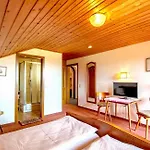 Alex Im Haus Dorn-roeschen, Im Allgaeu